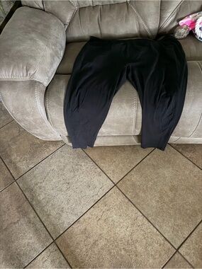 Ladies black leggings